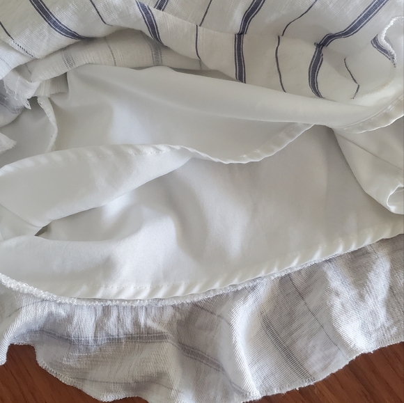 NWOT Superdown Sarah ruffled Off Shoulder wrap Romper Shorts size XS - Picture 9 of 9